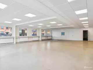 269m² oplagt til kontor med mulighed for showroom eller lager