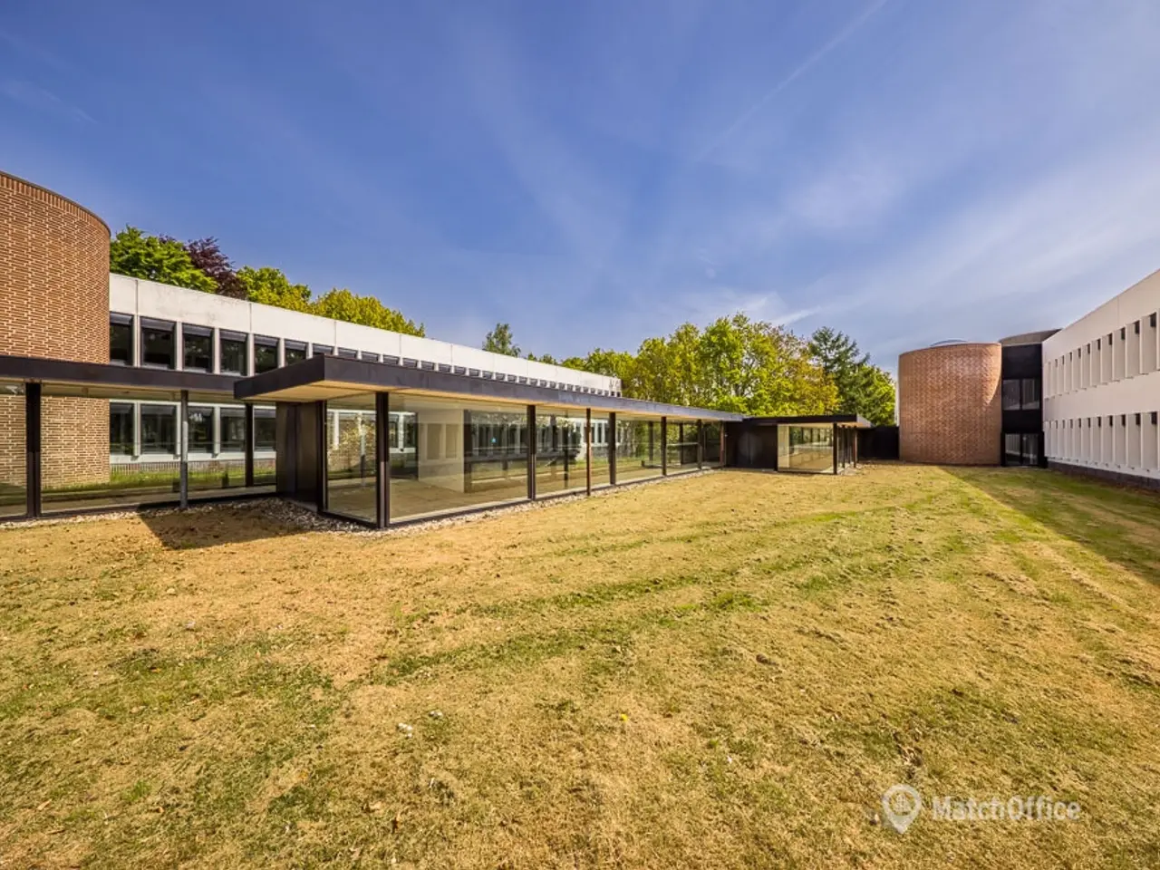 Billede 3 - Unik arkitektur placeret i skøn natur