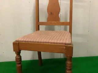 Køkkenstole og rundt bord