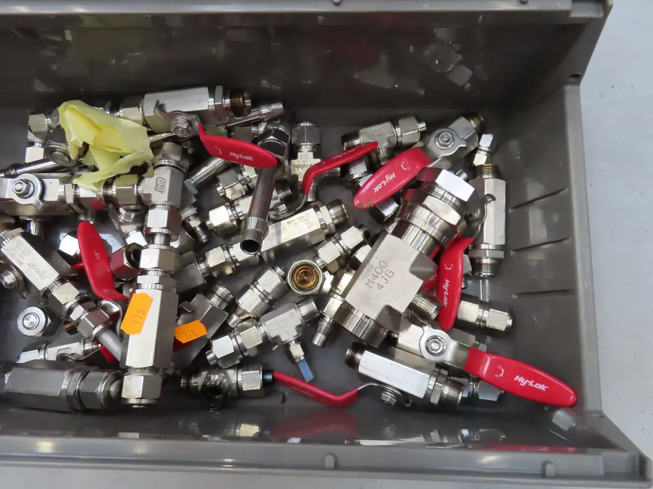 Billede 3 - Kasse med div. fittings m.m.