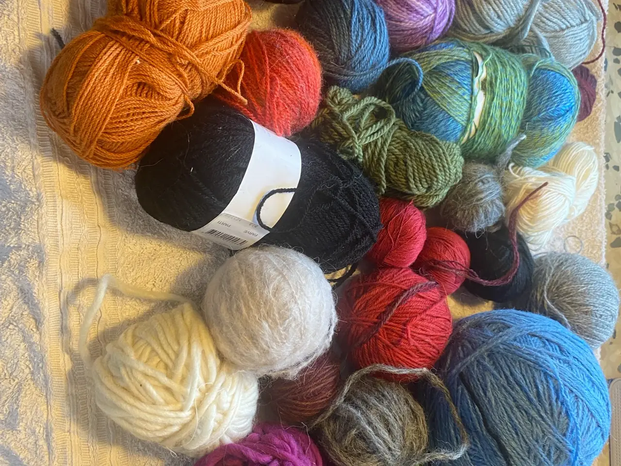 Billede 1 - 1200 g garn