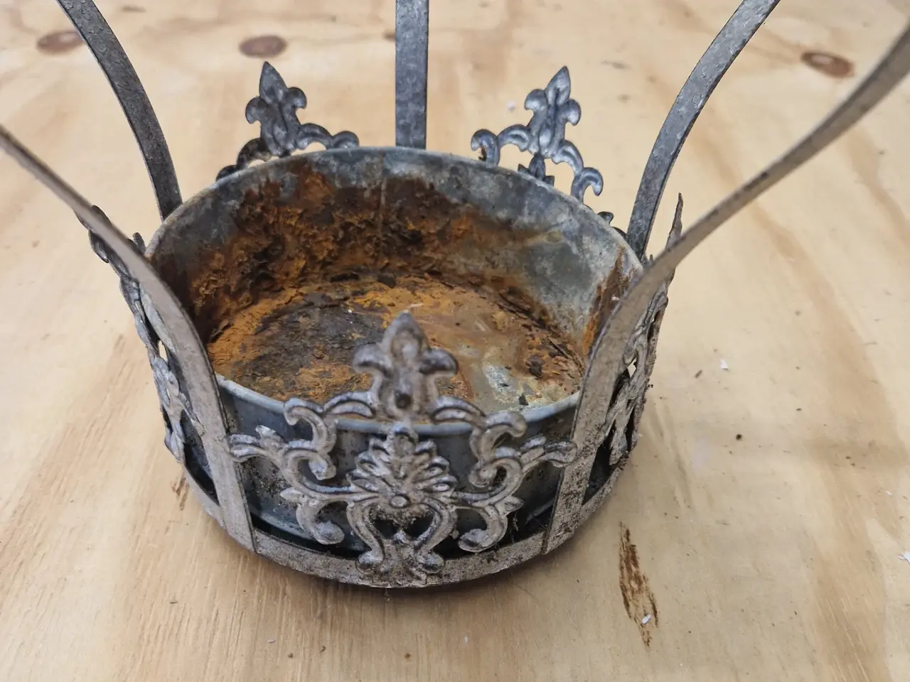 Billede 6 - Dekorativ krone I metal med patina
