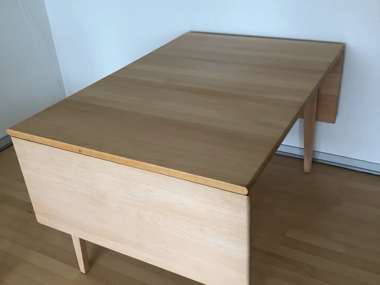 Billede 2 - Spisebord i lyst bøg