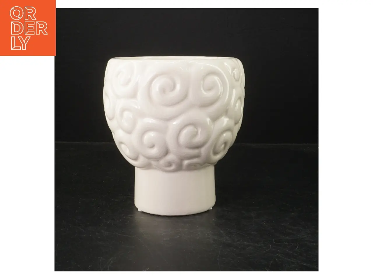 Billede 1 - Hvid keramikvase fra Søstrene Grene (str. 17 cm)