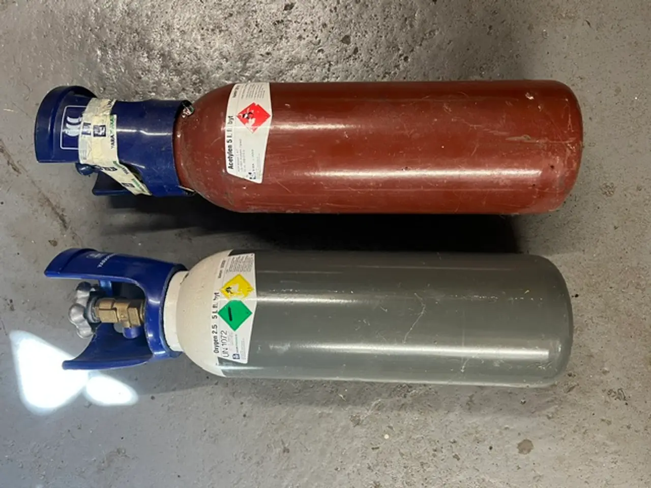 Billede 1 - 5 Kg. ilt & gas. ejer flasker. Fyldte.
