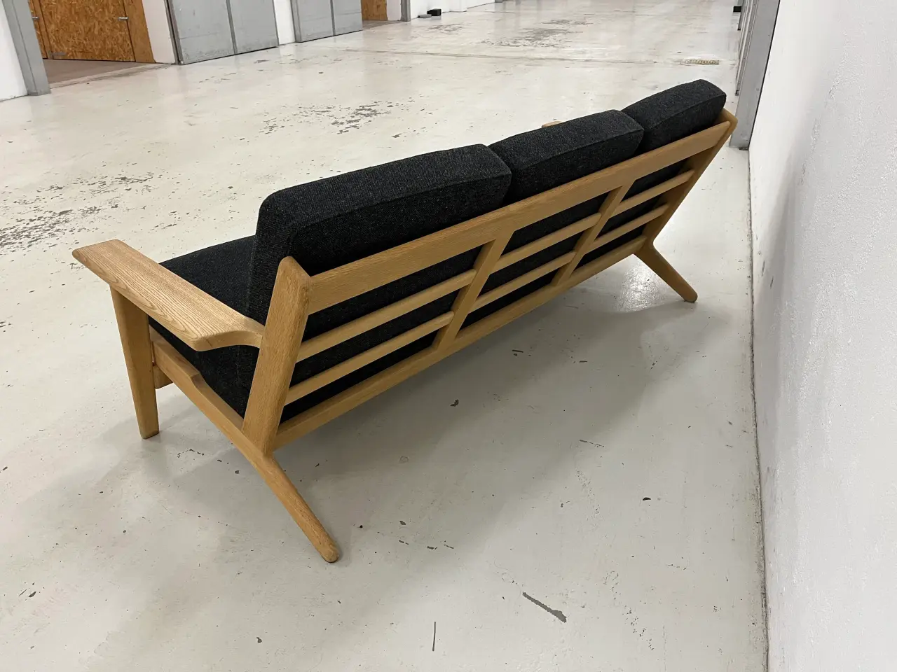 Billede 8 - Hans J Wegner Ge-290/3 mørkegrå Hallingdal uld.