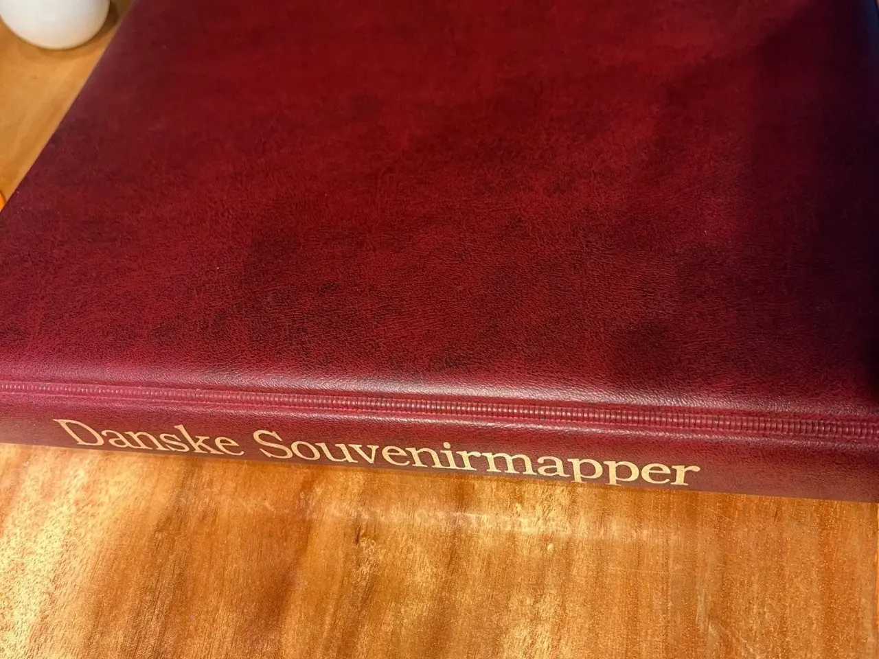 Billede 1 - Mappe til Danske souvenirmapper