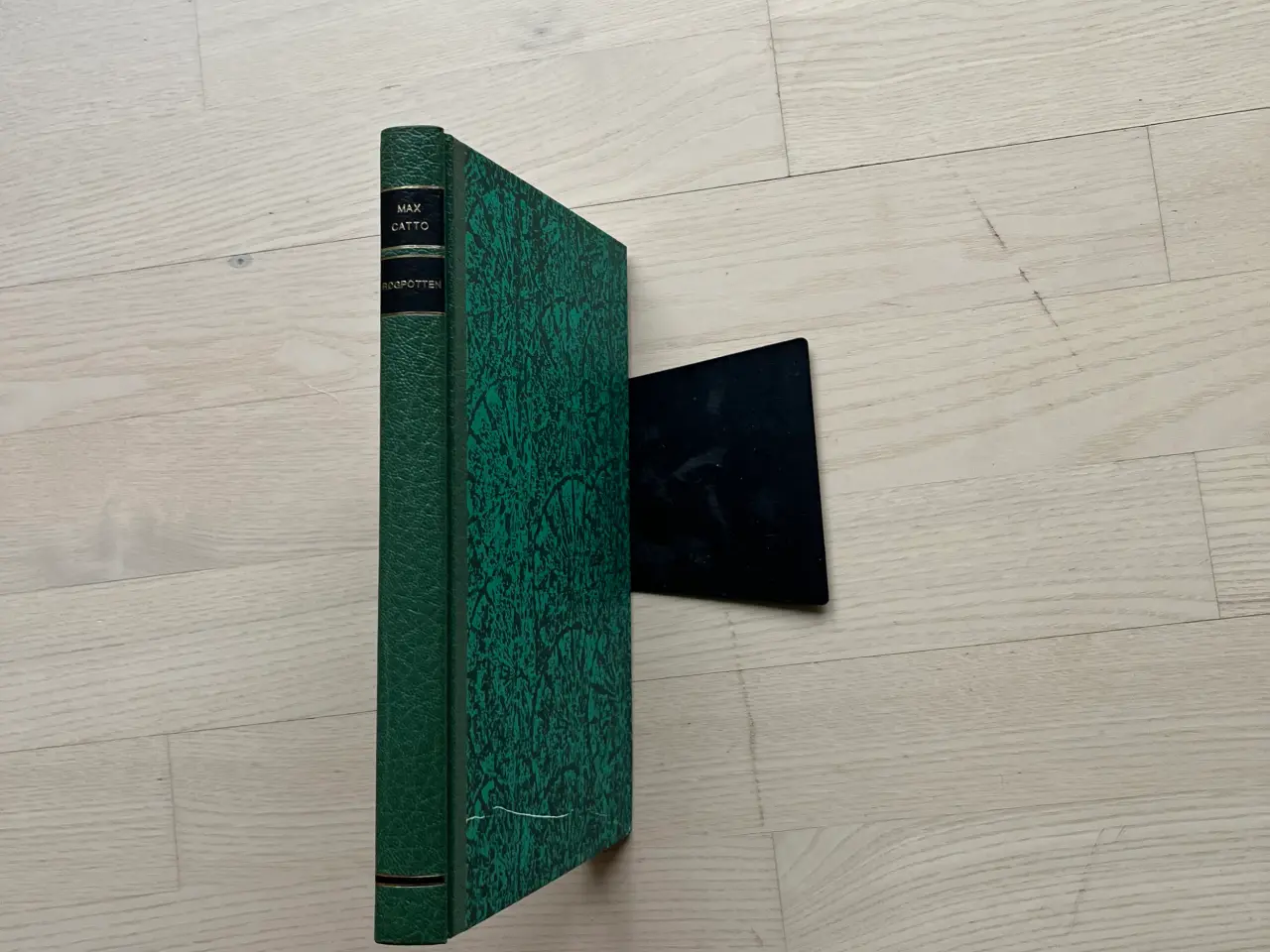Billede 1 - Mand og Mand imellem. - af Laura Z. Hobson