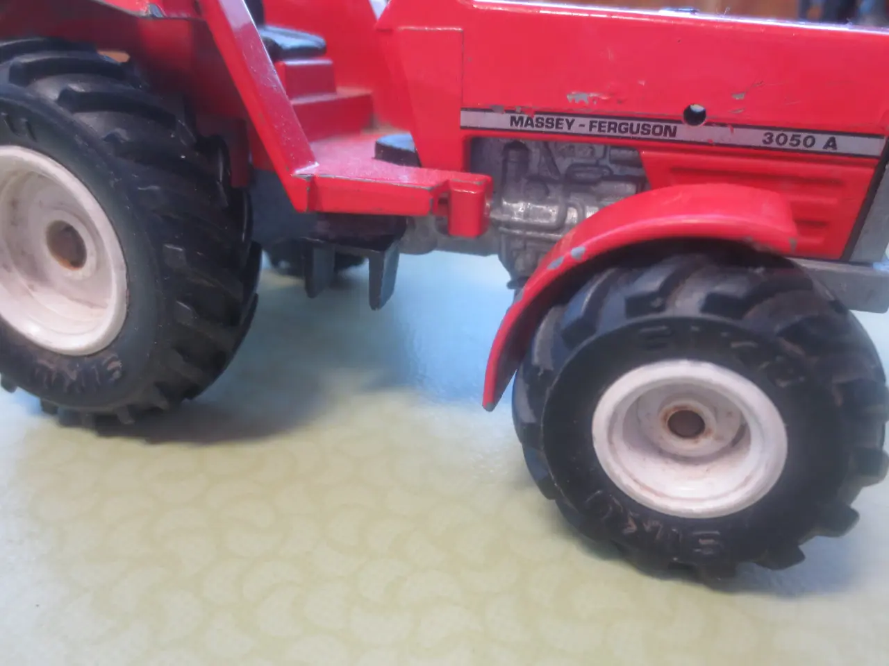 Billede 4 - 4 stk Siku Metal Massey Ferguson 3050A og 4270 