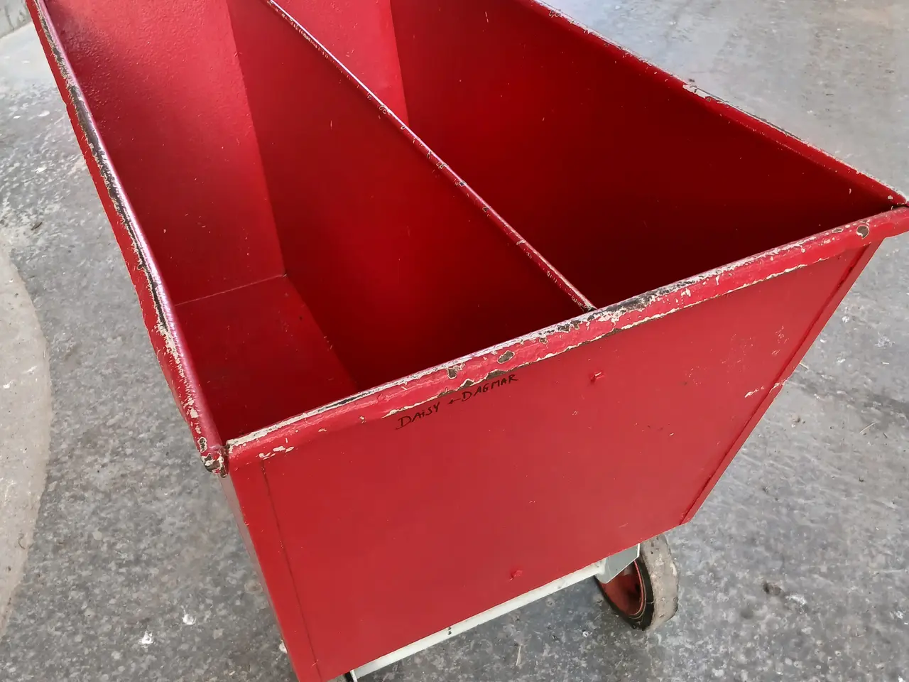 Billede 4 - Fodervogn i jern. 3 hjulet.
