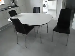 Spisebord med indlægsplader