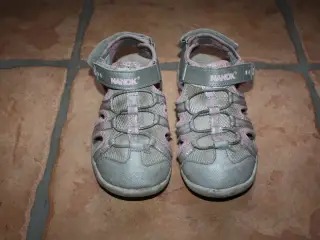Nanok sandaler str. 33
