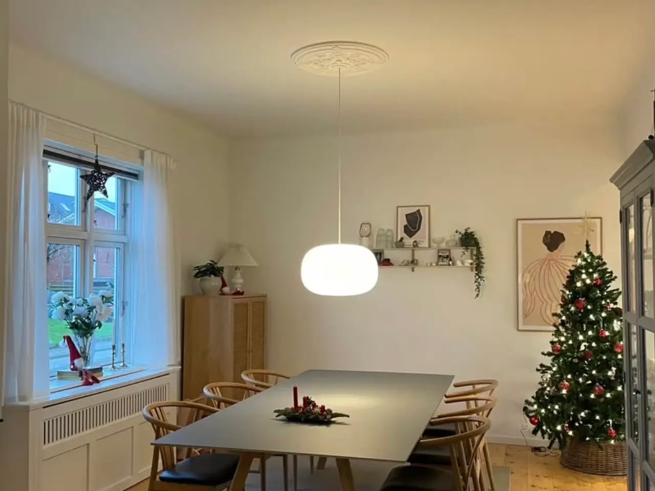 Billede 1 - HAY spisebord med grå linoleumsplade