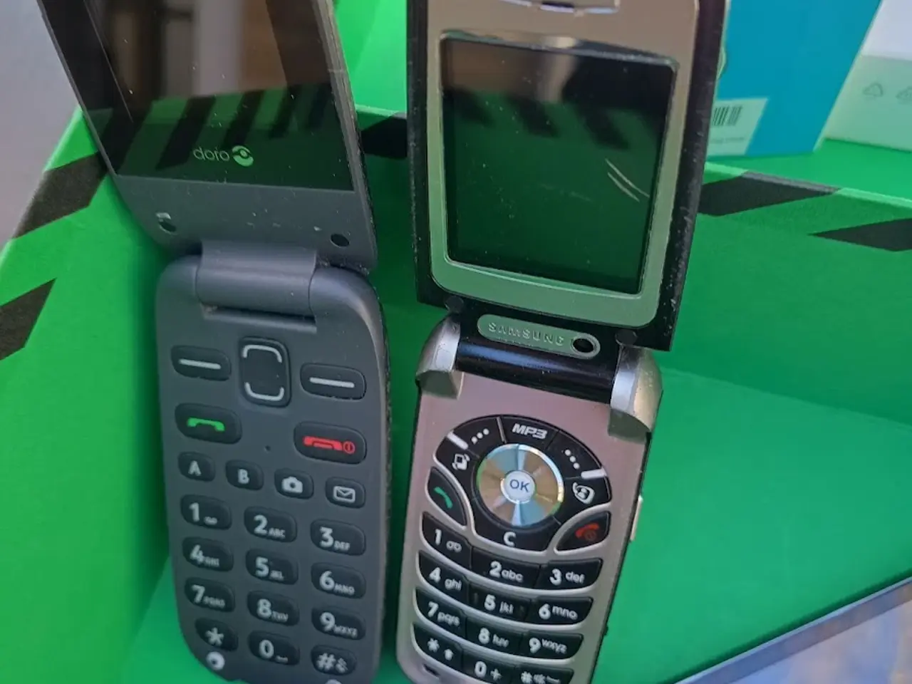 Billede 7 - Rodekasse med gl. mobiler og andet