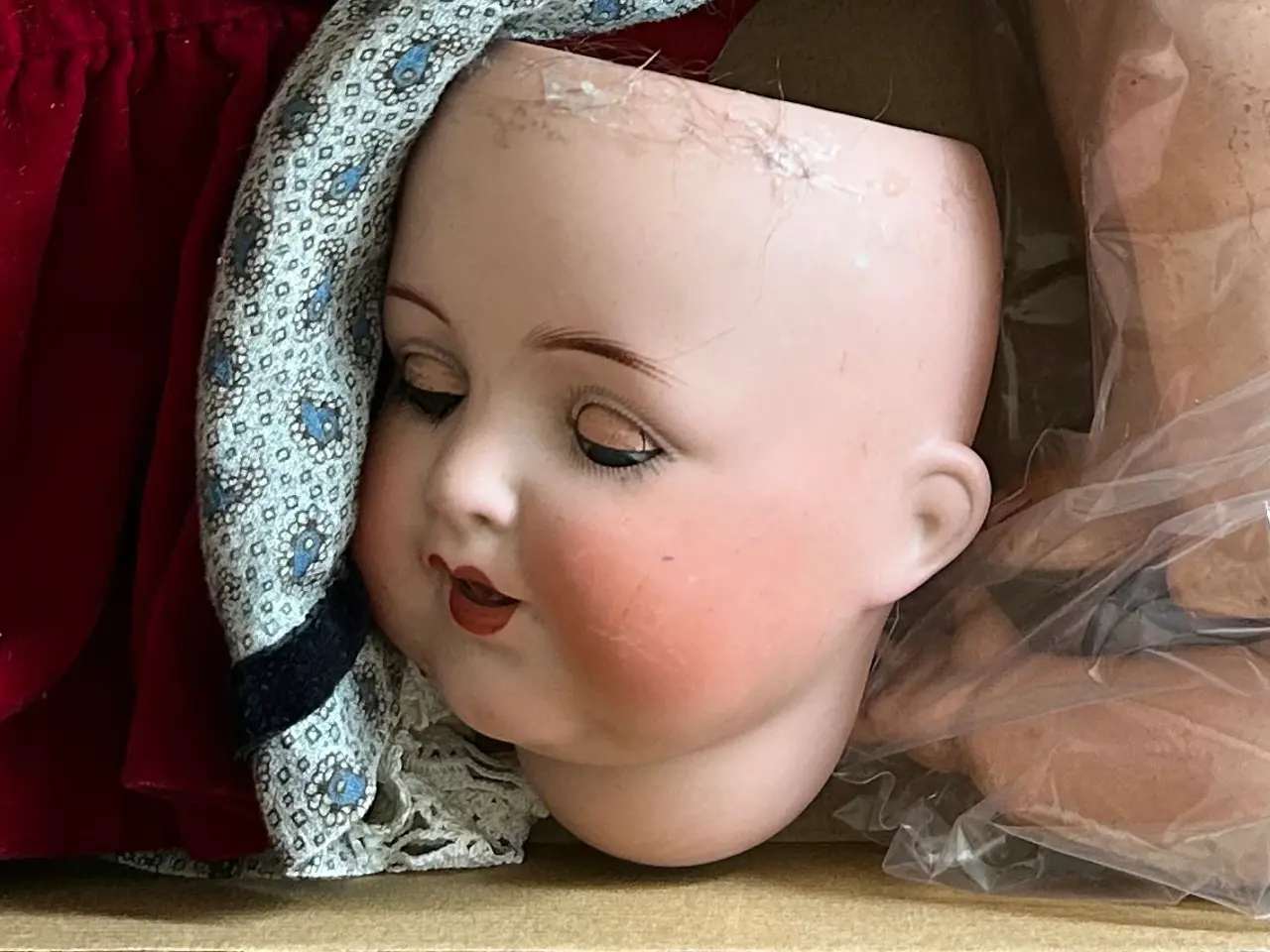 Billede 3 - porcelænsdukke med tøj