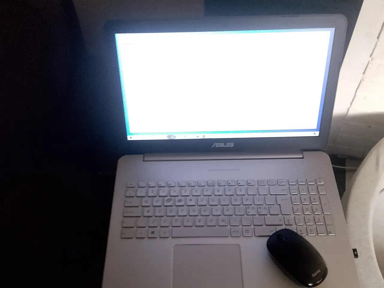 Billede 10 - Asus Bærbar Sælges for 600 kr ring eller sms mig 