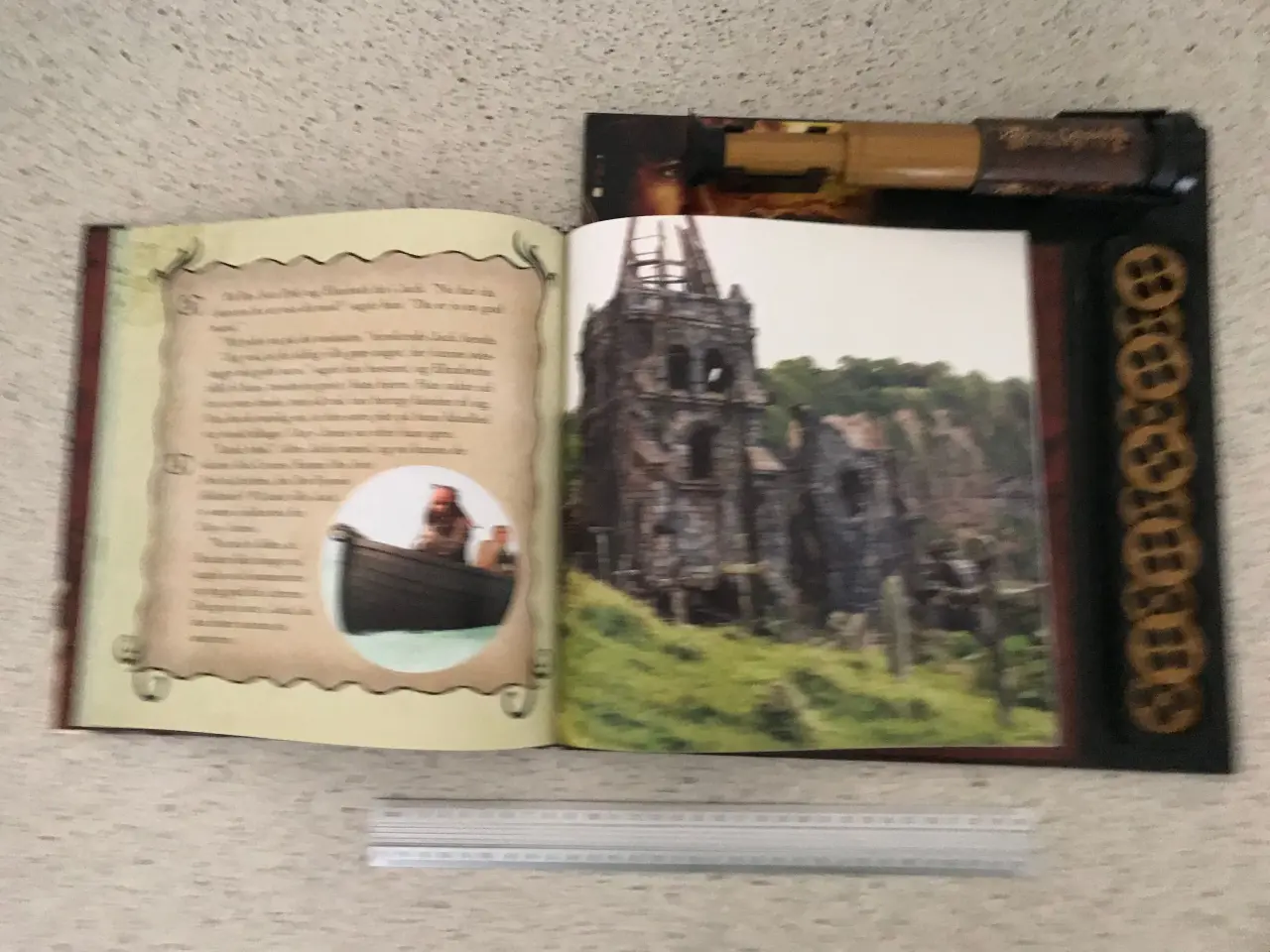 Billede 4 - PIRATES of the CARRIBEAN: Eventyrbog med kikkert m