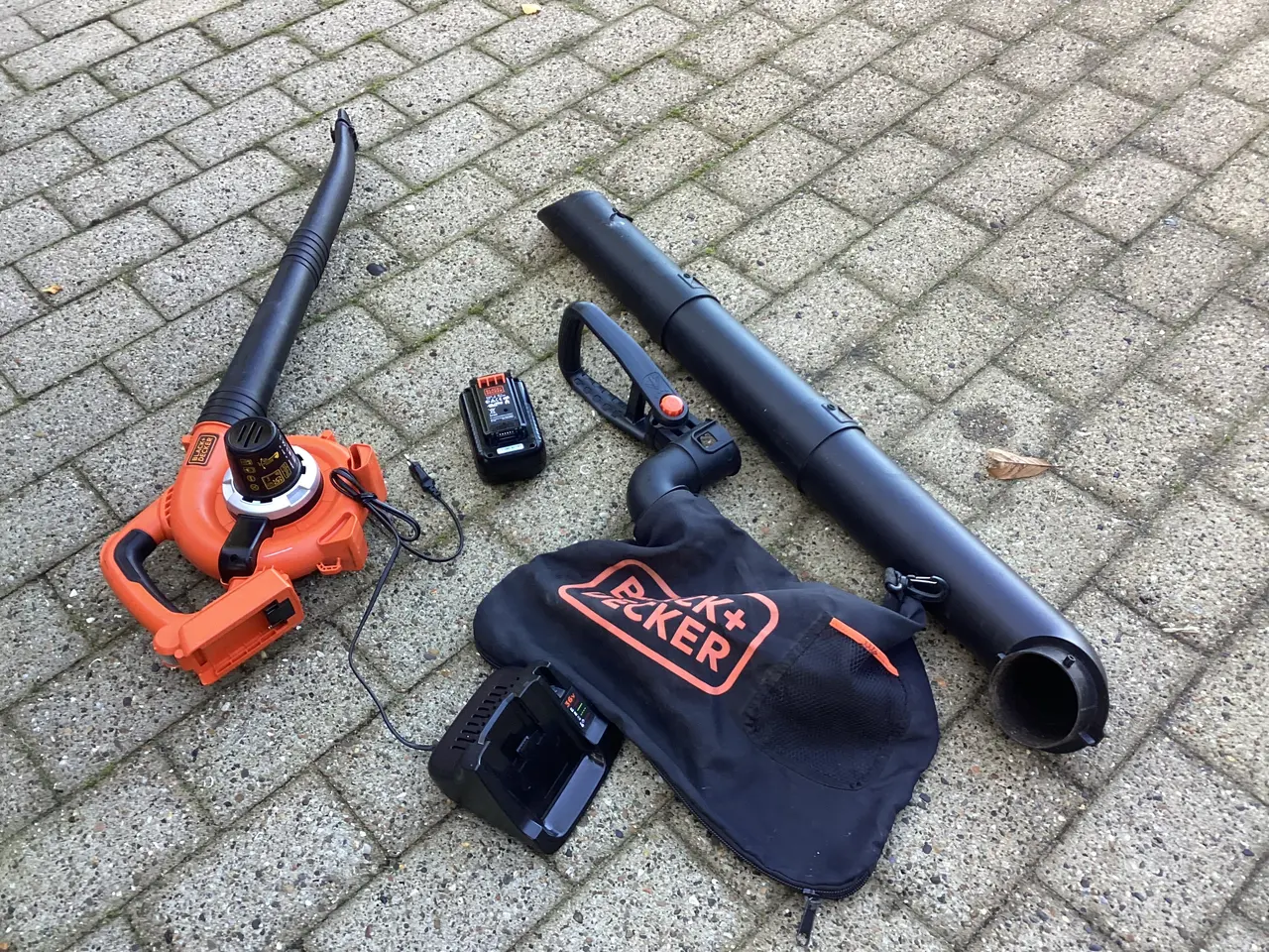 Billede 1 - Black & Decker batteridreven løvsuger/blæser