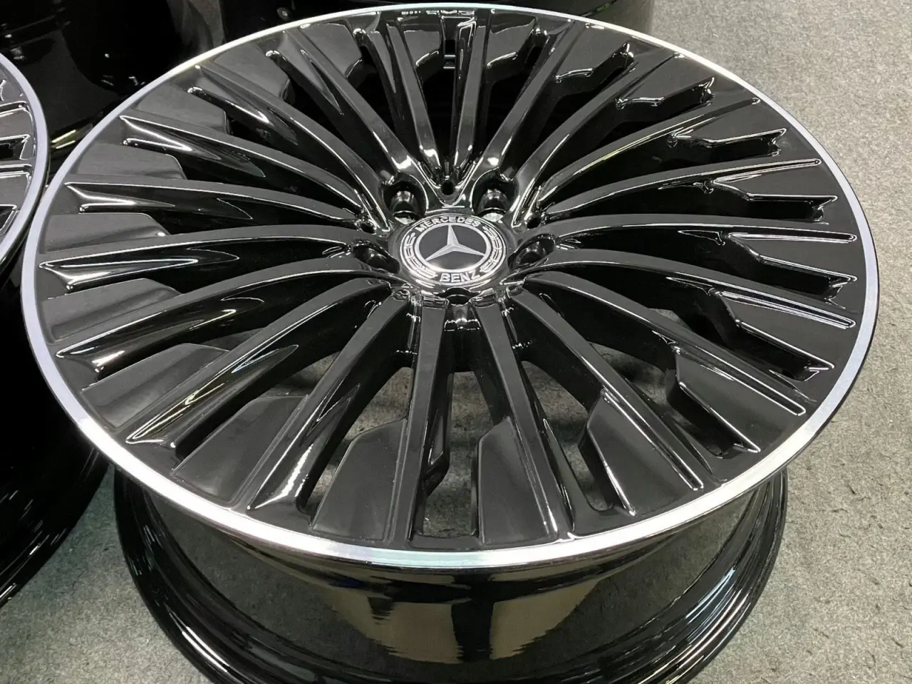 Billede 5 - ALUFÆLGE MERCEDES E KLASSE 214 AMG W214 20"