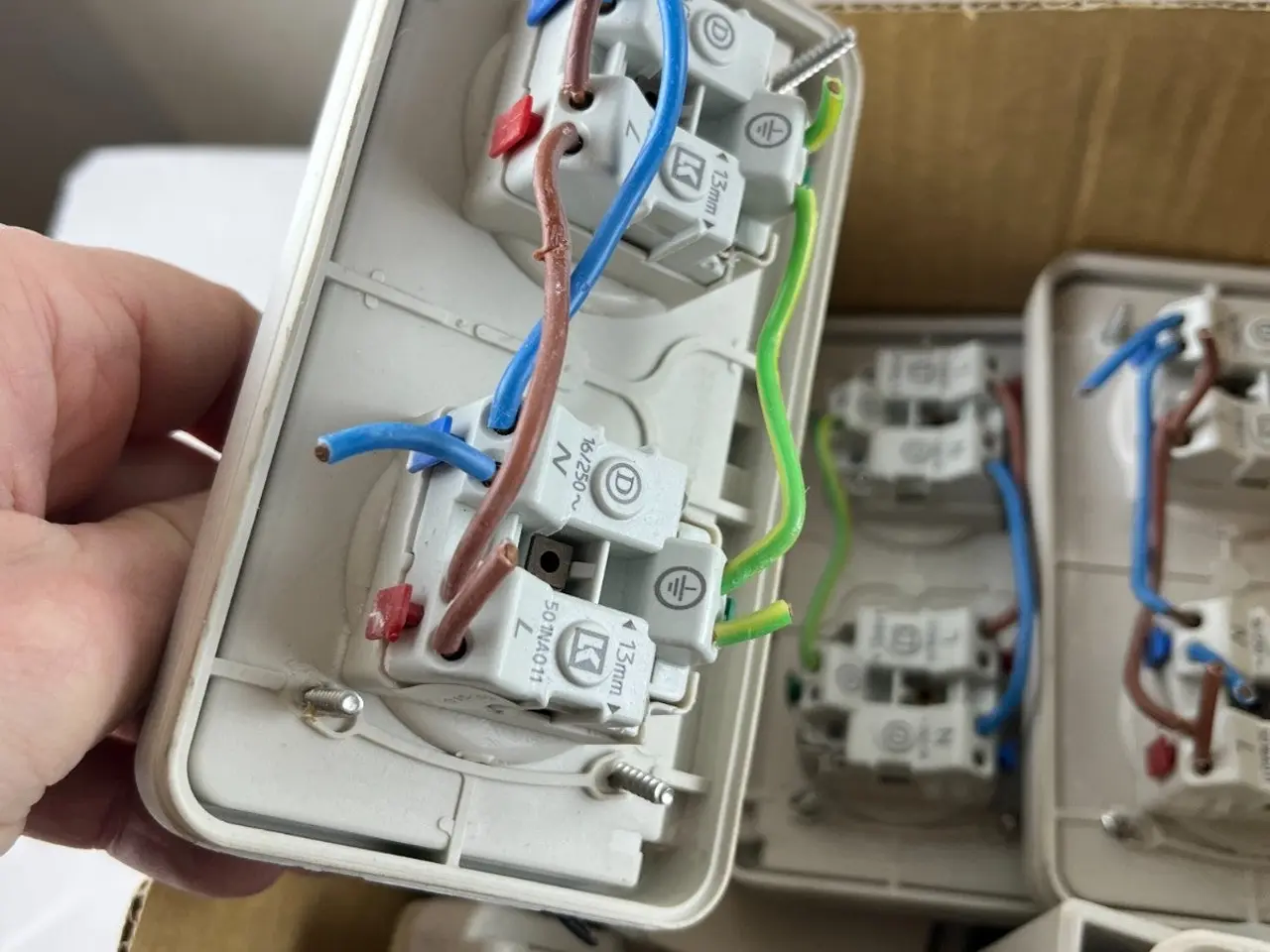 Billede 5 - parti Surface Mount IP44 Schuko Sockets & Rotary
