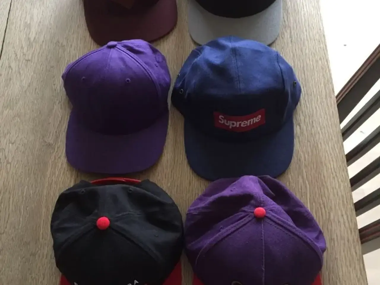Billede 1 - 6 CAPS ok stand, 1 S/M og 5 justerbare