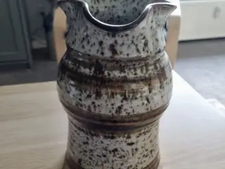 Glaseret keramik kande fra Ask