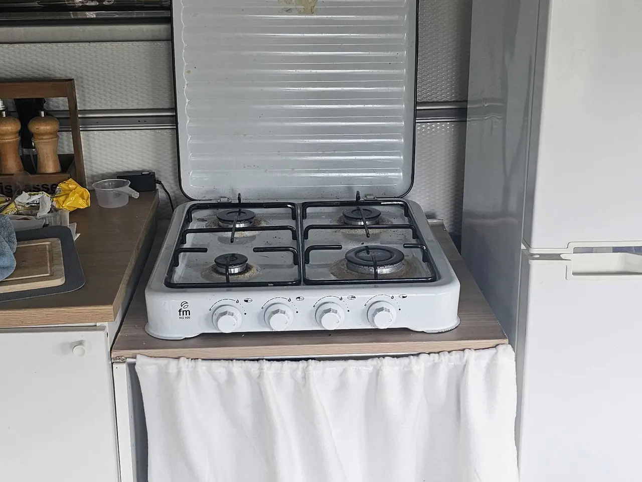 Billede 1 - Gaskomfur med 4 blus og 5 kg gasflaske