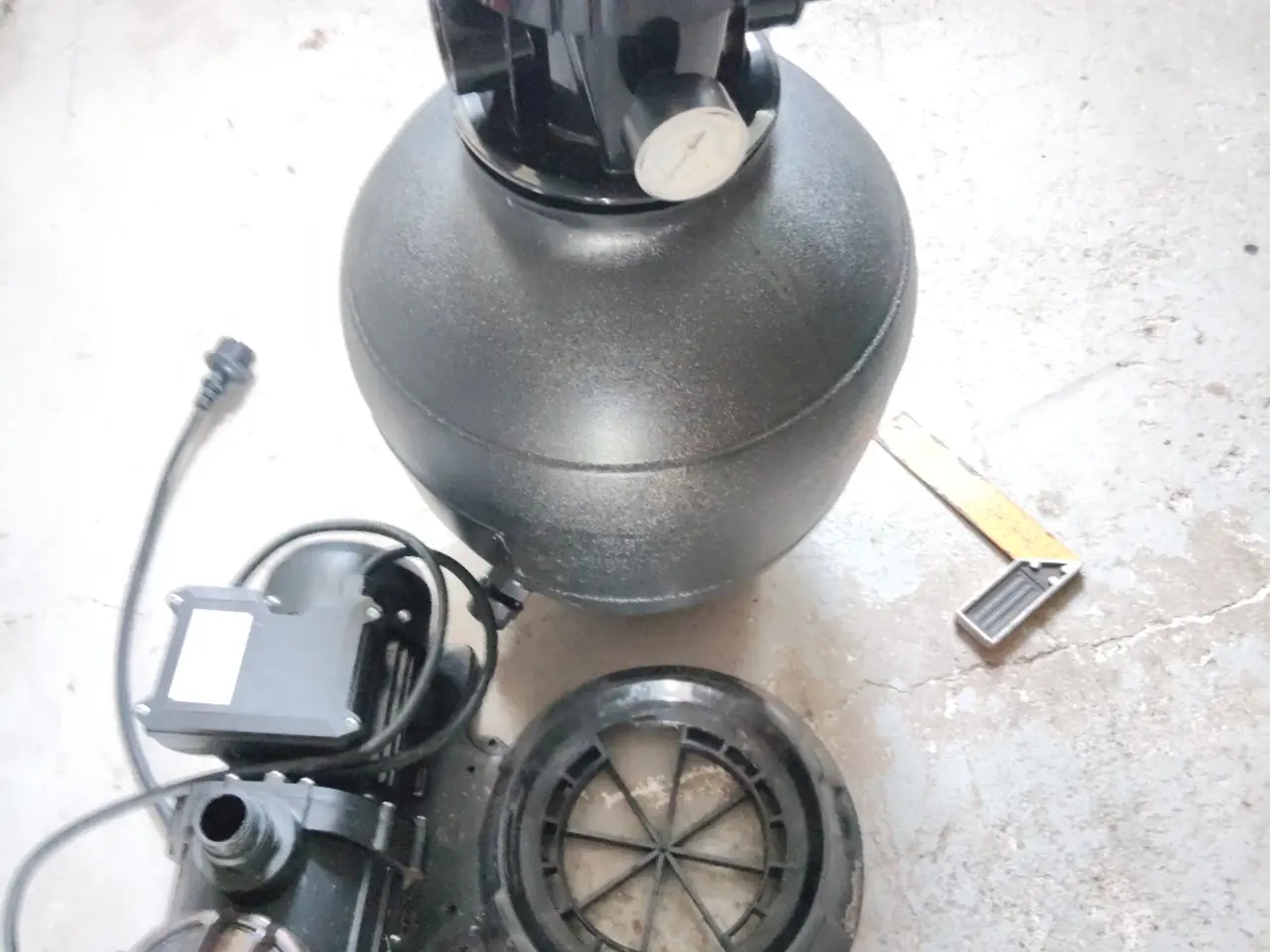 Billede 1 - Sand filter pumpe plus dele