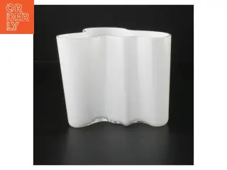 Hvid glasvase (str. 15x12x13 cm) fra Aalto