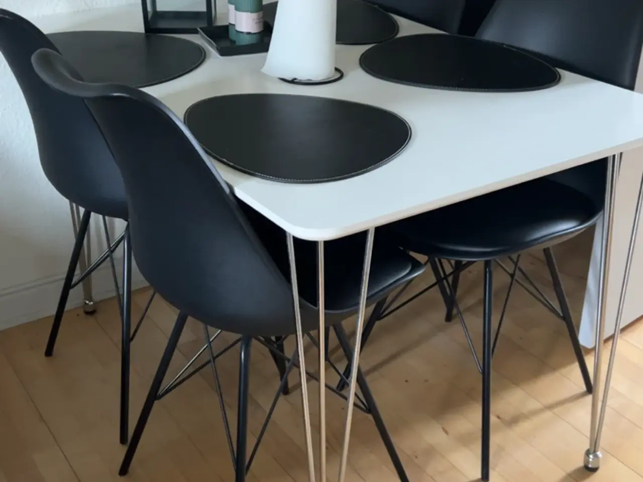 Billede 1 - Spisebord sælges