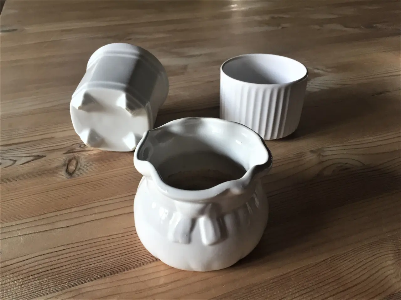 Billede 4 - 9 hvide + 7 m/blomstermotiv mini urtepotteskjulere