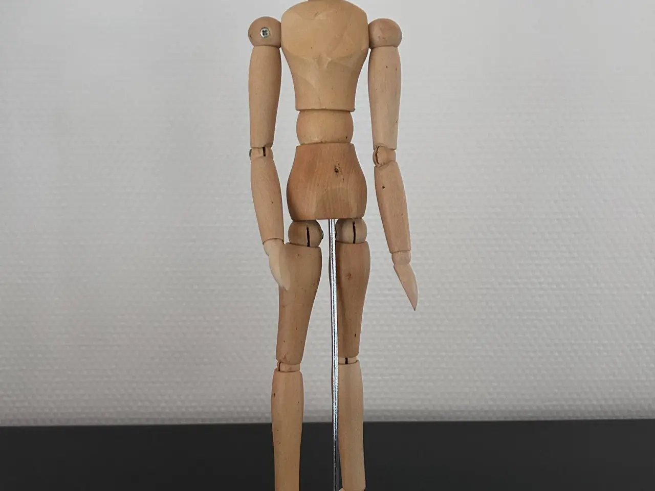 Billede 1 - Tegnefigur / figur i træ med bevægelige kropsdele