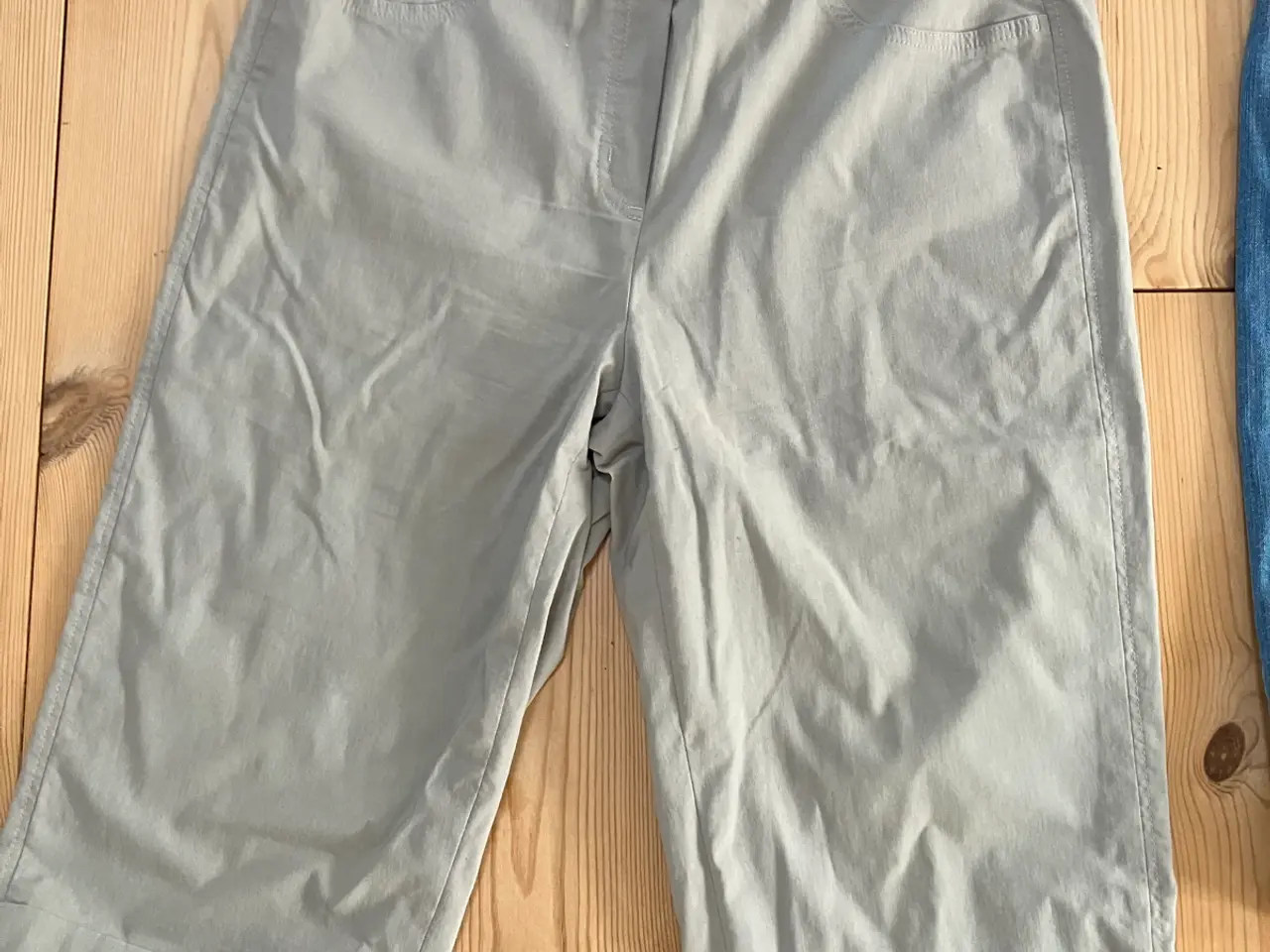 Billede 8 - Shorts, capri, nederdele str. 42