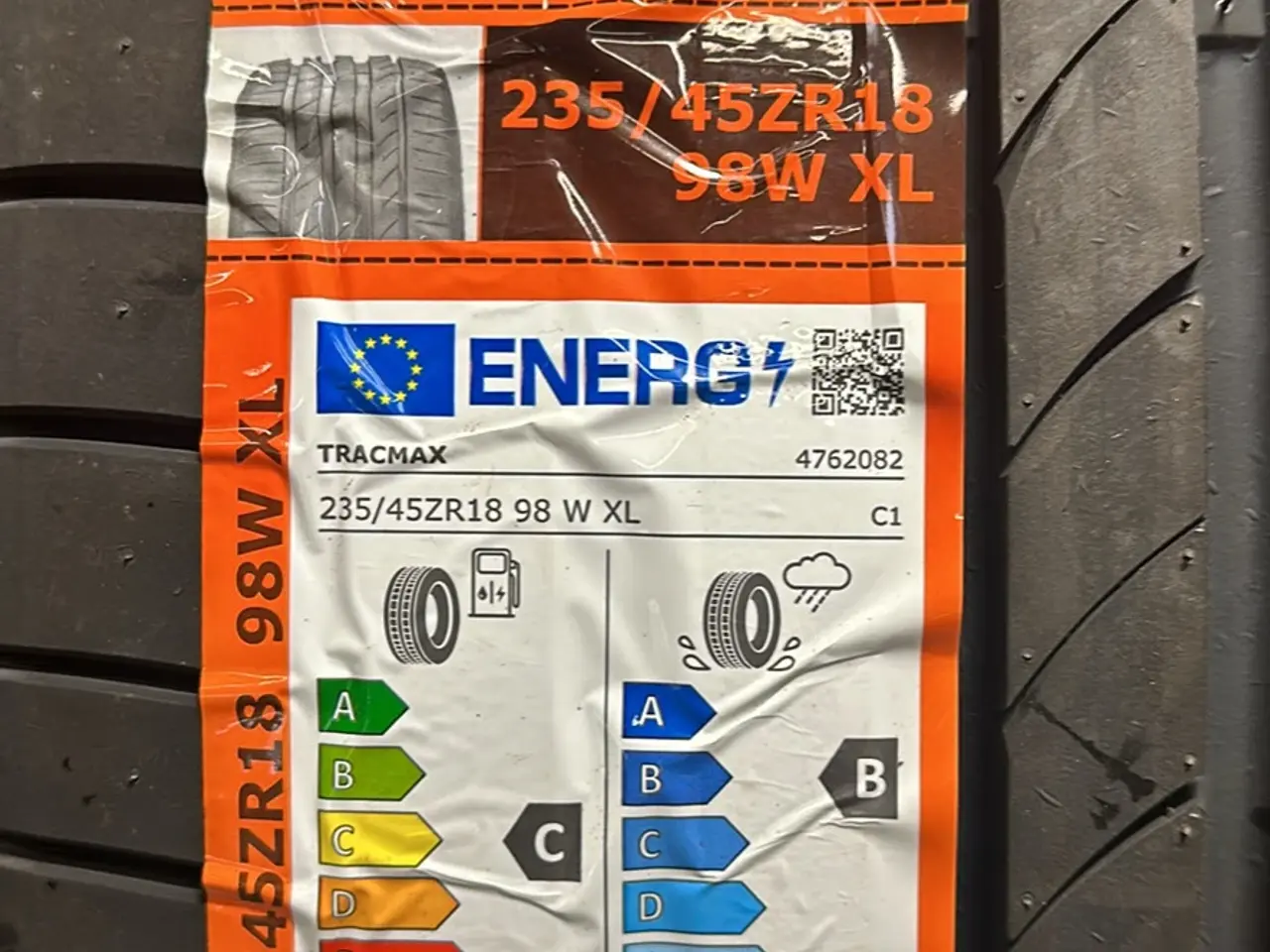 Billede 2 - Tracmax sommerdæk 235/45 18