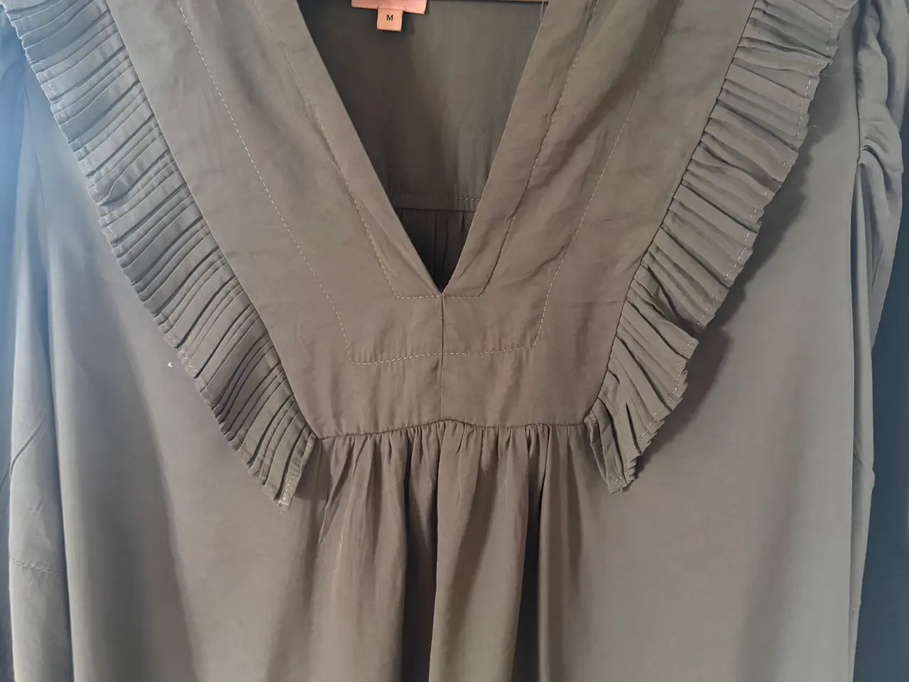 Billede 3 - Flot Gossia kjole med mange detaljer, brun, str. M