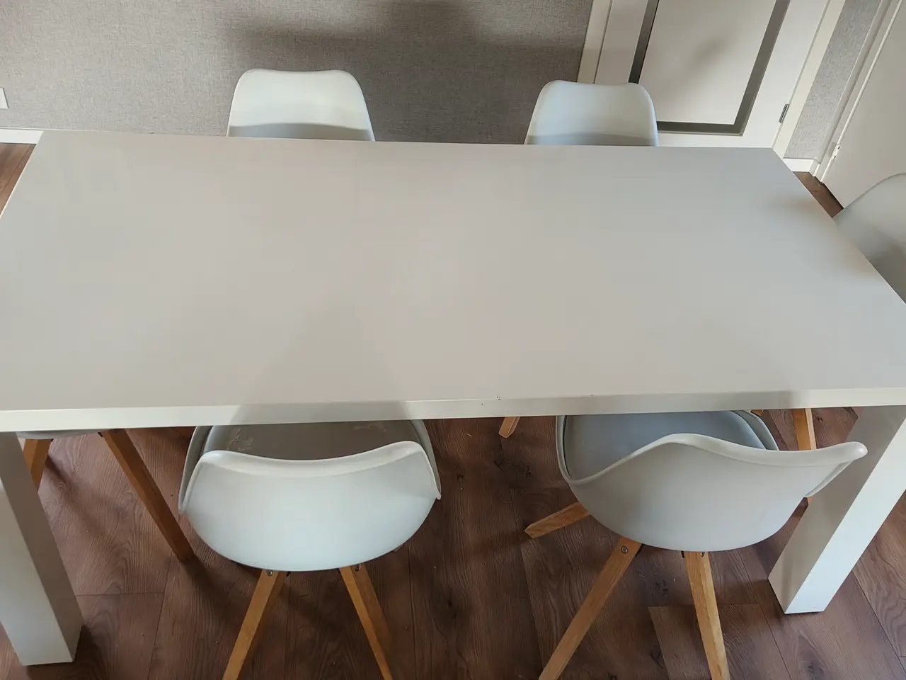 Billede 3 - Spisebord med 6 stole.