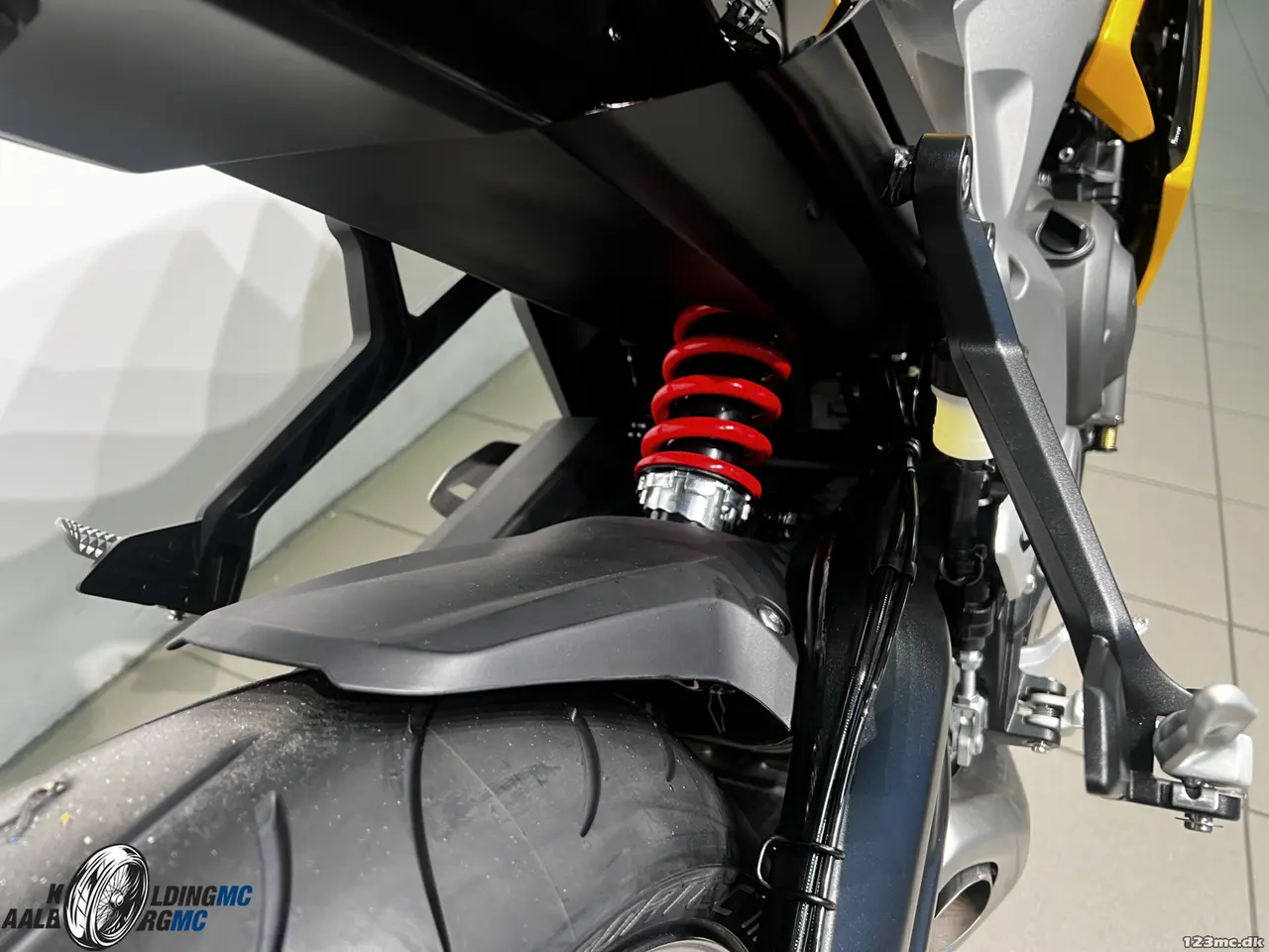 Billede 7 - Triumph Daytona 660 Cosmic Yellow / Sapphire Black