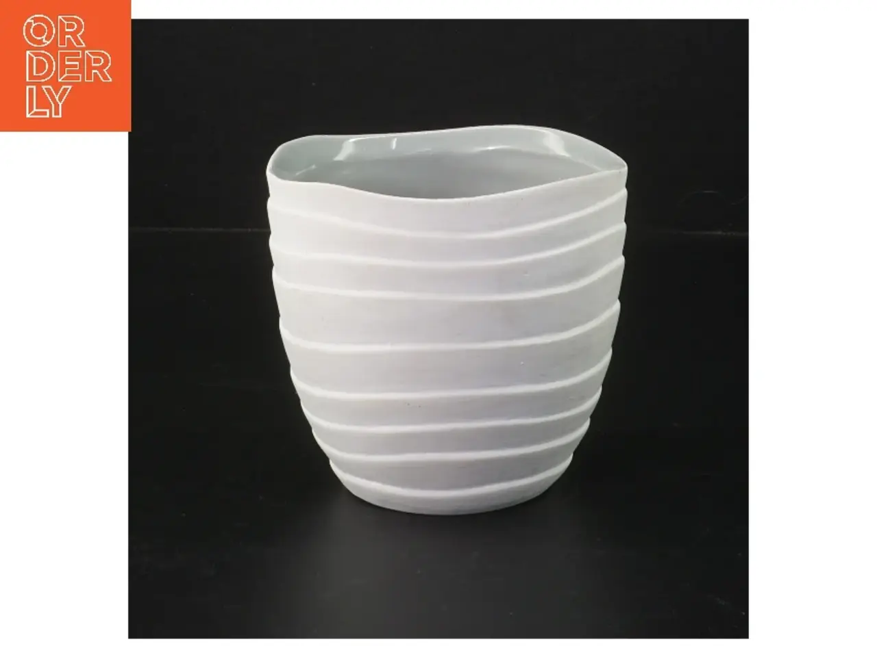Billede 1 - Hvid keramik potteskjuler (str. 10 cm ø. 10,5 cm)