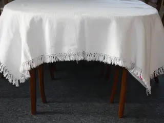 Hvid jacquardvævet dug, 135 x 225 cm