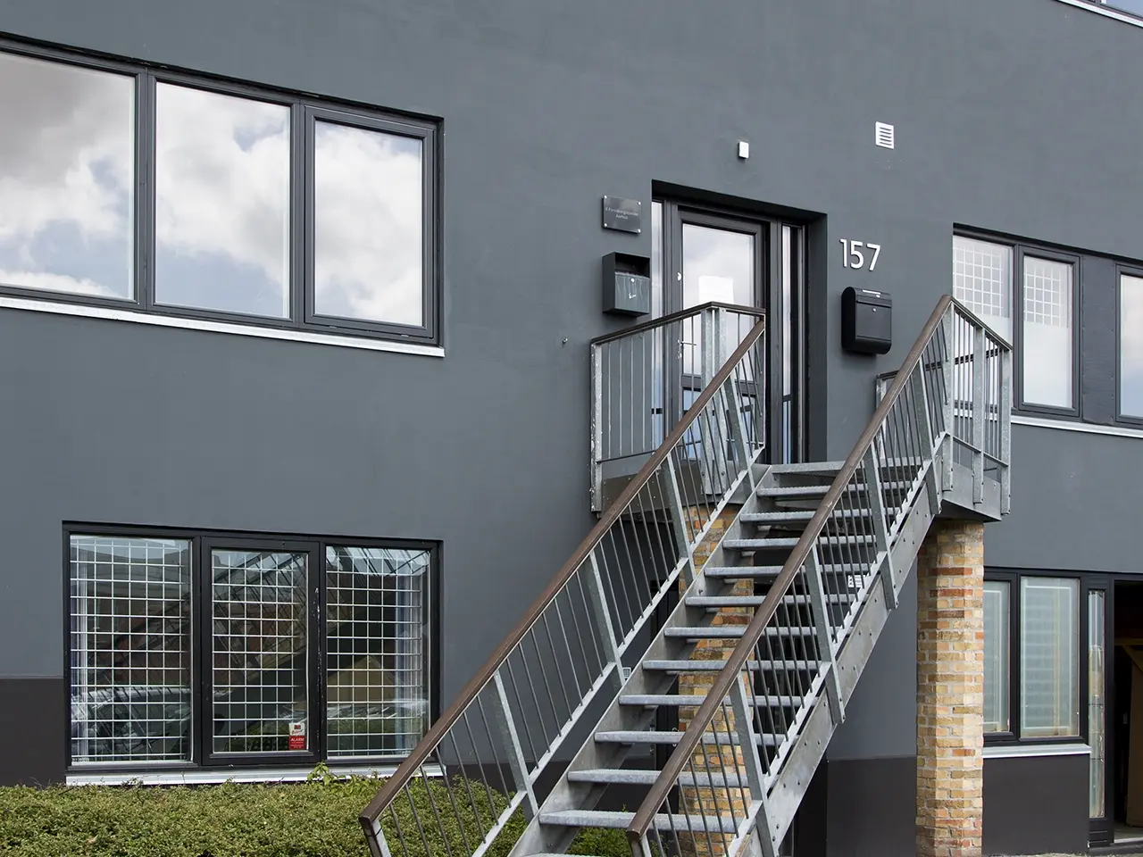 Billede 17 - Højloftet kontor med showroom