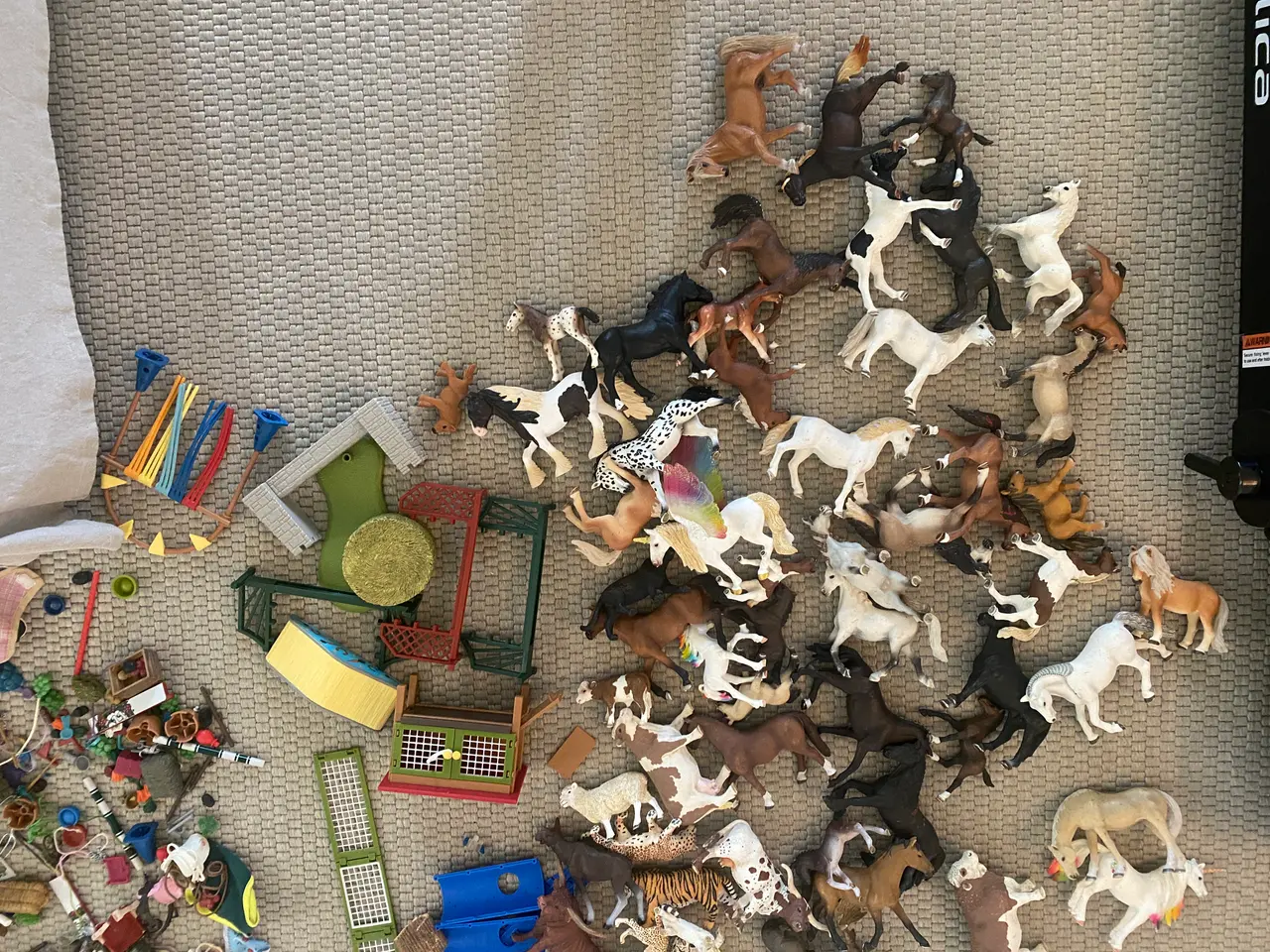Billede 10 - Schleich heste med stald, hus, ridebane, dyrlæge