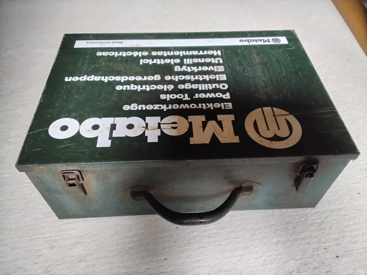 Billede 1 - Retro kasse / kuffert i metal  til opbevaring mv
