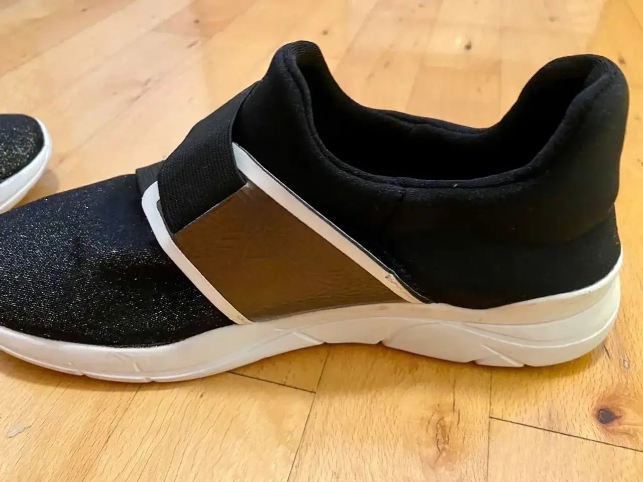 Billede 7 - GUESS sneakers til salg