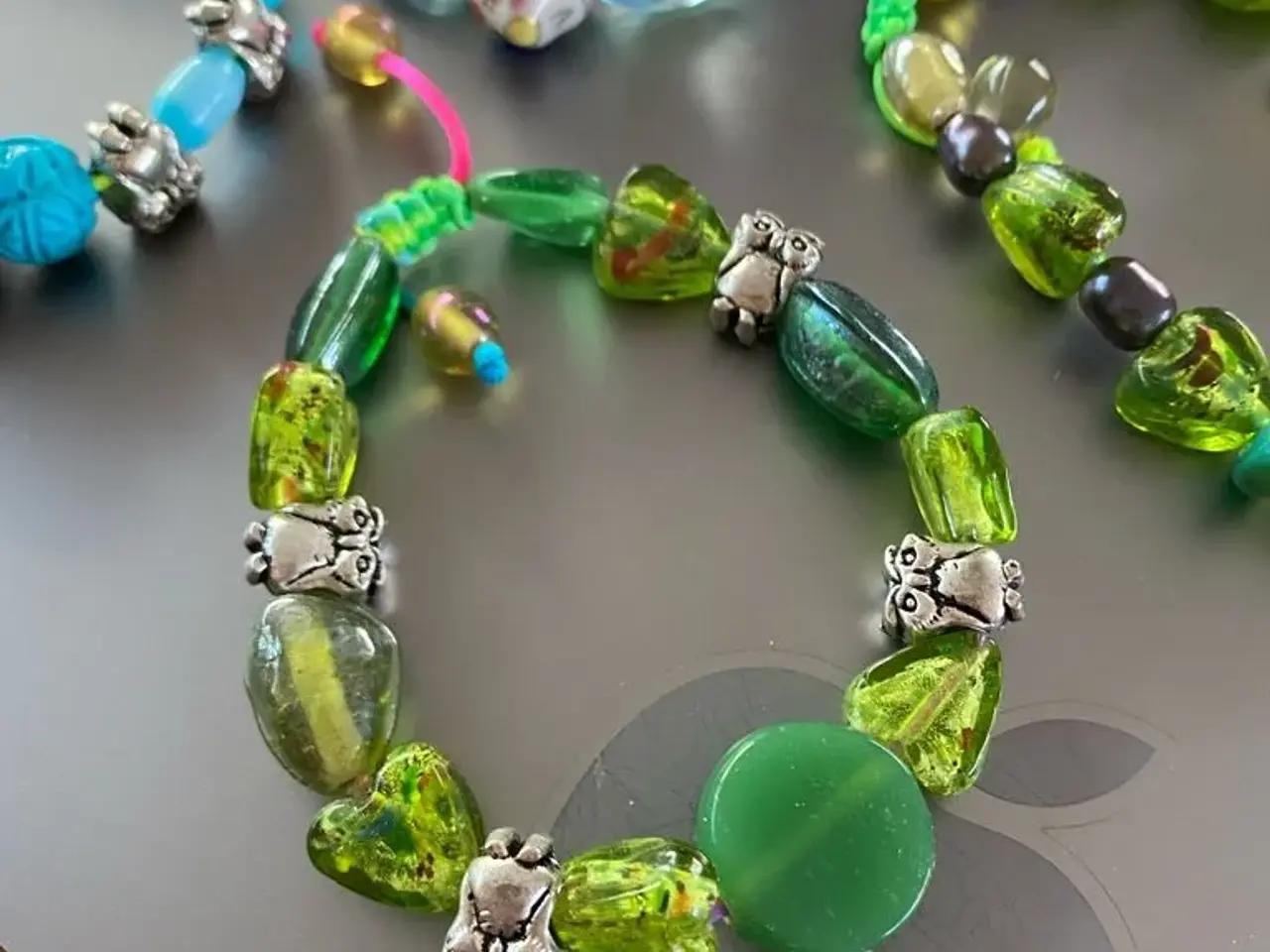 Billede 2 - Nye knyttede armbånd