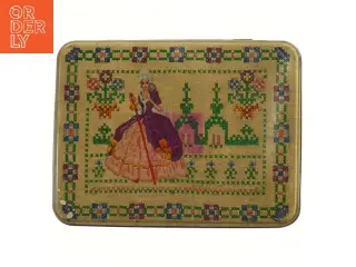 Vintage dåse med broderet design (str. 24x18x10 cm)