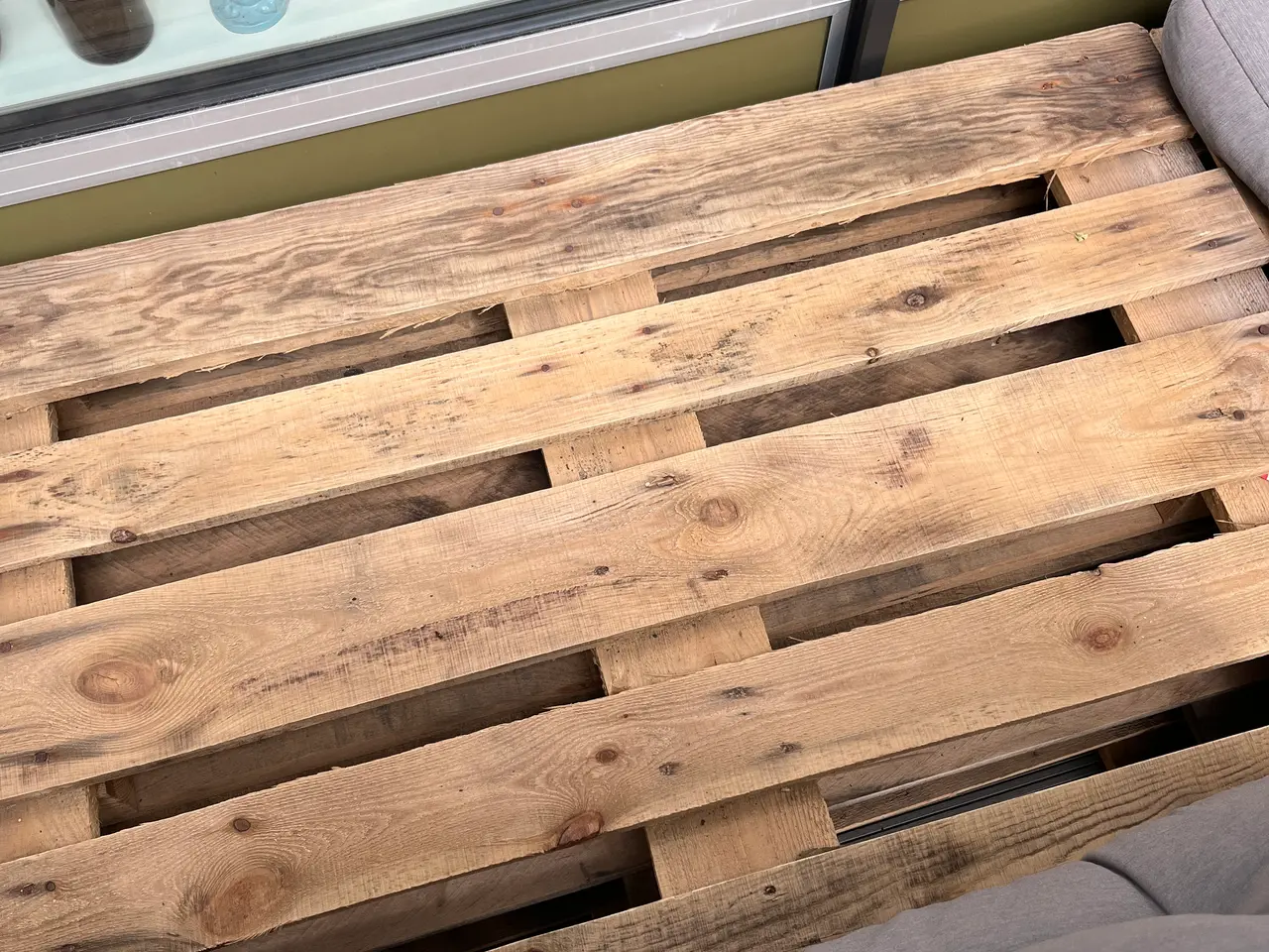 Billede 2 - Udendørs pallesofa i grå