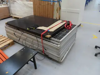 Palle med 14 stk. Solcellepaneler