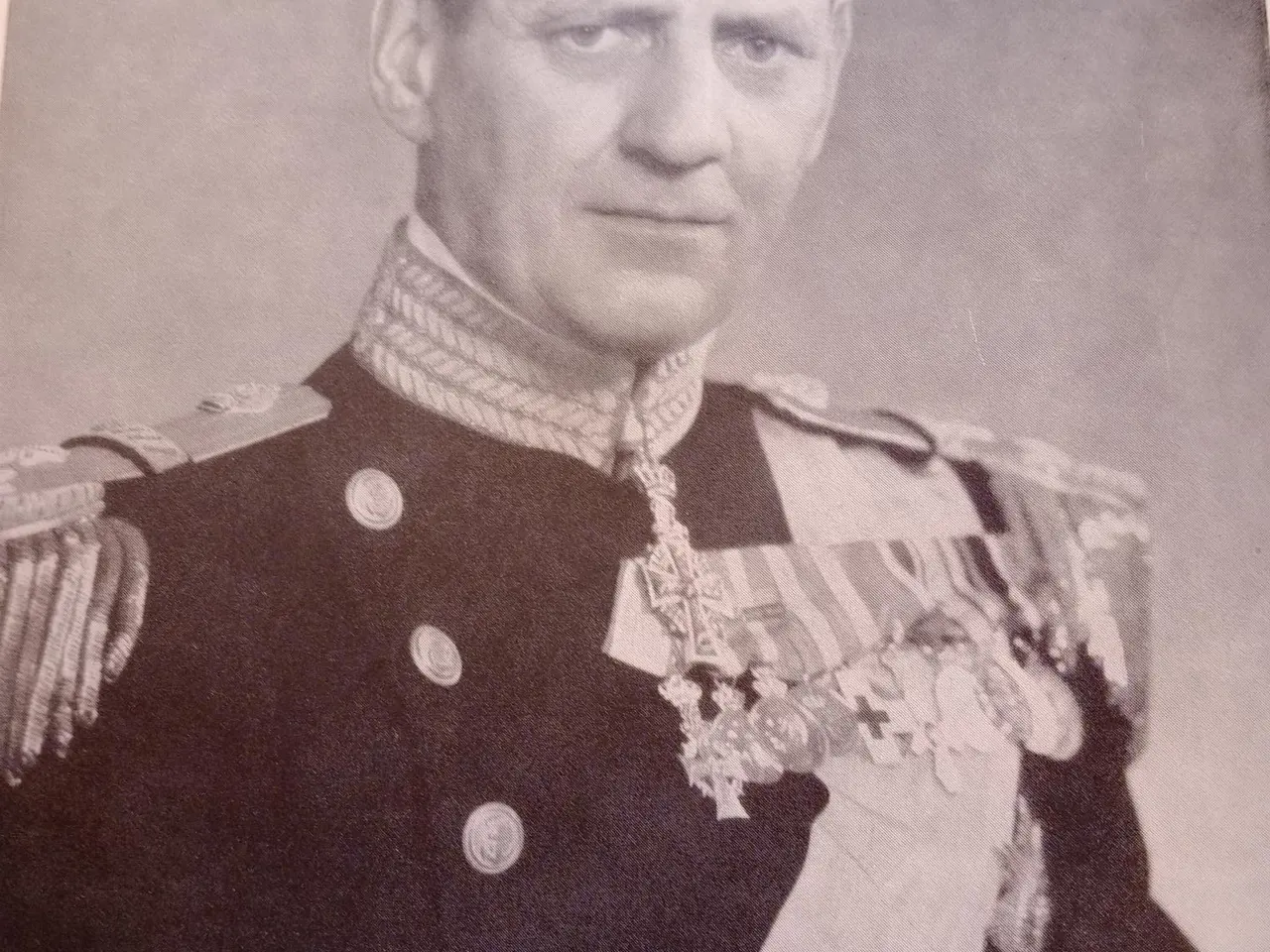 Billede 1 - Stor billebibel 76 år gammel.