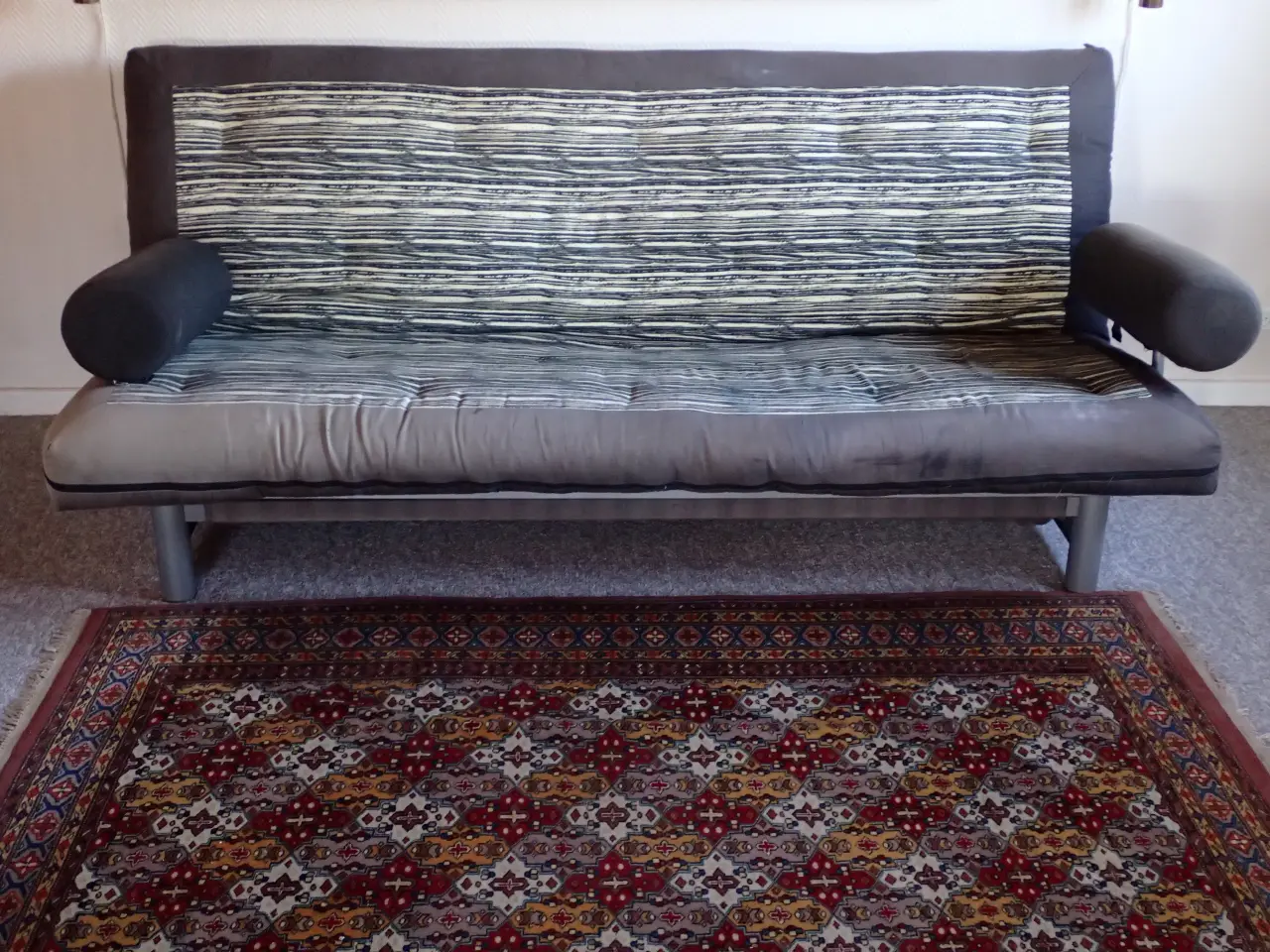 Billede 1 - Sovesofa FUTON med armlæn og magasin.