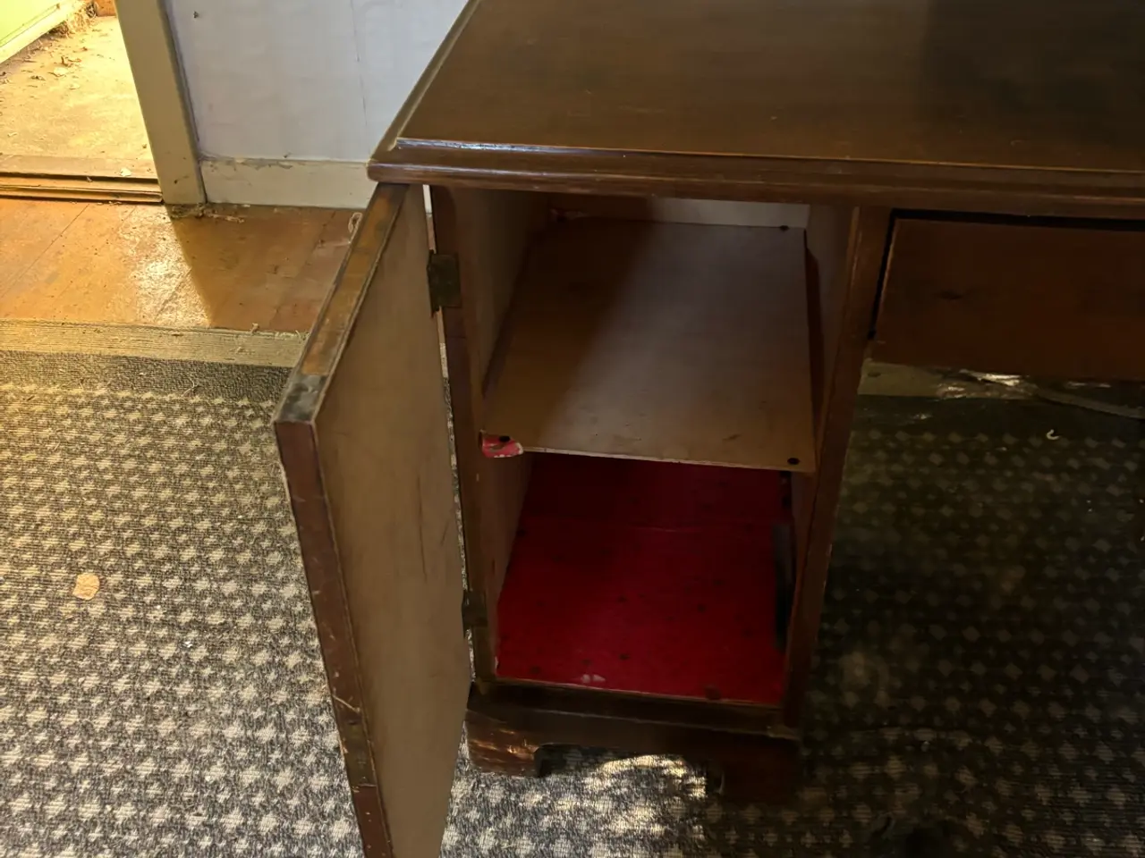 Billede 5 - Retro skrivebord i mørkt træ – mindre model